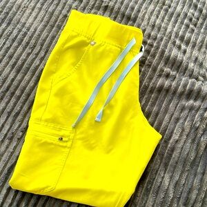 Women’s FIGS Zamora jogger/ medium.